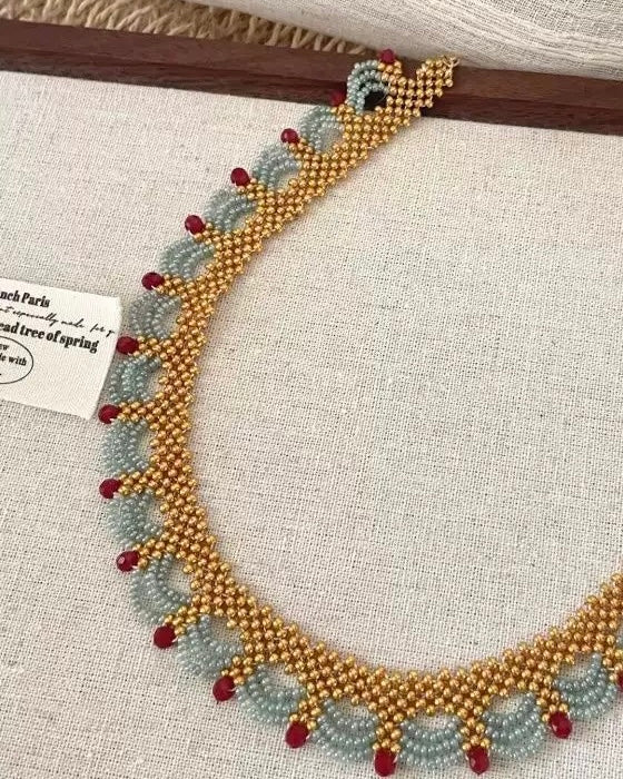 Scalloped Beadwork Necklace | Minimalist Companion I